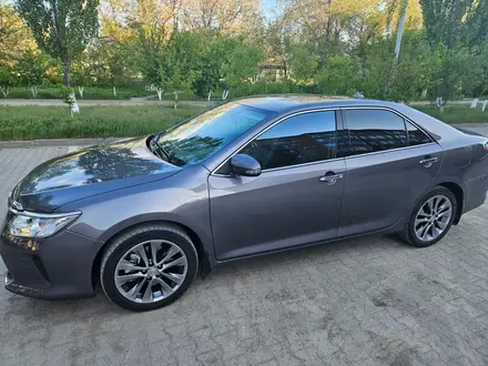 Toyota Camry 2014 года за 7 500 000 тг. в Актобе – фото 6