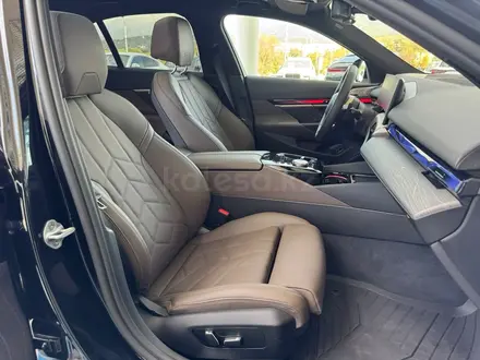 BMW 550 2025 года за 64 000 000 тг. в Алматы – фото 21