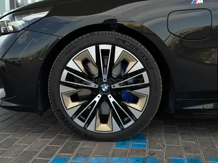 BMW 550 2025 года за 64 000 000 тг. в Алматы – фото 11
