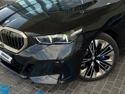 BMW 550 2025 года за 64 000 000 тг. в Алматы – фото 10