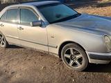 Mercedes-Benz E 200 1997 годаүшін1 300 000 тг. в Щучинск – фото 2