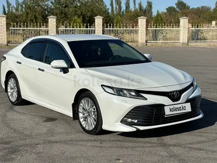 Toyota Camry 2018 года за 12 900 000 тг. в Шымкент