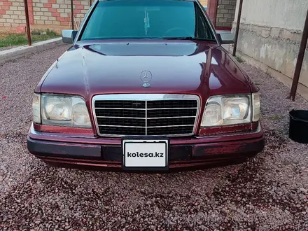 Mercedes-Benz E 220 1994 года за 1 700 000 тг. в Конаев (Капшагай)