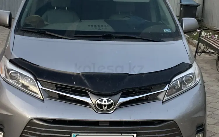 Toyota Sienna 2016 года за 14 300 000 тг. в Атырау