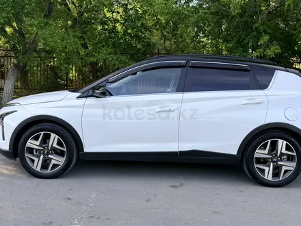 Hyundai Bayon 2023 года за 8 500 000 тг. в Караганда – фото 2