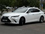 Lexus ES 250 2019 года за 18 050 000 тг. в Астана – фото 4