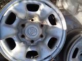 R15 +20 Toyota Hilux с колпаками за 80 000 тг. в Алматы – фото 3