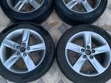 Диски оригинал камри50 r17 на все тайота и лексус с летними шинами обмен за 240 000 тг. в Шымкент