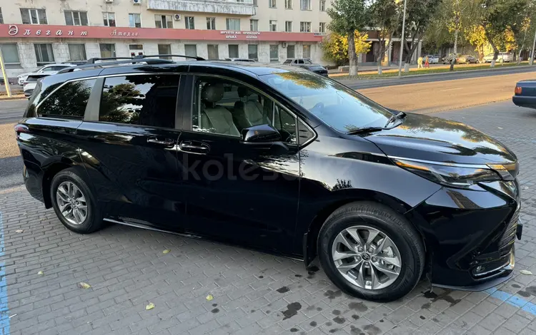 Toyota Sienna 2021 года за 20 500 000 тг. в Астана