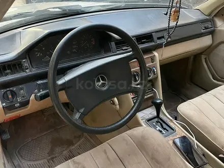 Mercedes-Benz E 230 1988 года за 650 000 тг. в Жетысай – фото 16