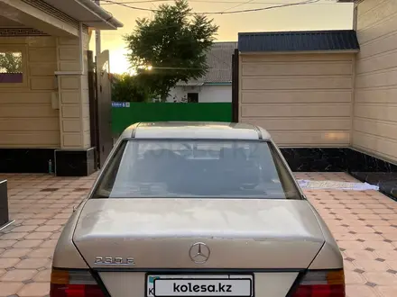 Mercedes-Benz E 230 1988 года за 650 000 тг. в Жетысай – фото 8