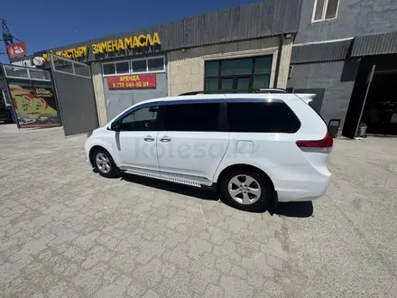 Toyota Sienna 2013 года за 12 000 000 тг. в Актау – фото 2