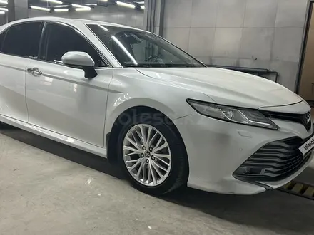 Toyota Camry 2018 года за 13 500 000 тг. в Астана