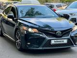 Toyota Camry 2018 года за 11 000 000 тг. в Алматы