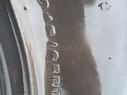 Диски с шинами на Вояджер за 50 000 тг. в Караганда – фото 4