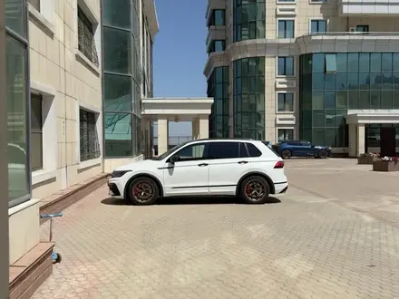 Volkswagen Tiguan 2021 года за 21 500 000 тг. в Алматы – фото 4