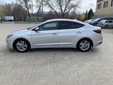 Hyundai Elantra 2018 года за 5 400 000 тг. в Уральск – фото 2