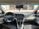 Hyundai Elantra 2018 года за 5 200 000 тг. в Уральск – фото 5