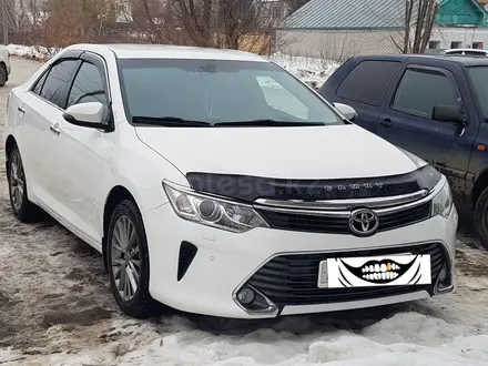 Toyota Camry 2016 года за 10 500 000 тг. в Уральск – фото 2