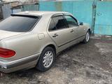 Mercedes-Benz E 230 1996 года за 1 500 000 тг. в Павлодар – фото 2
