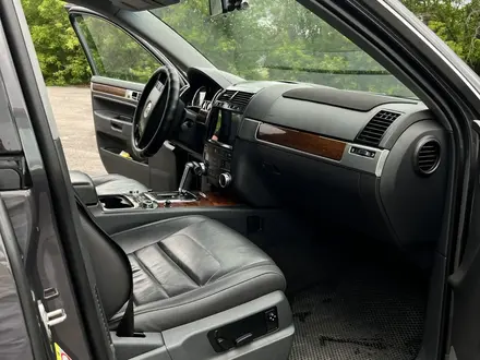 Volkswagen Touareg 2007 года за 7 999 999 тг. в Караганда – фото 22