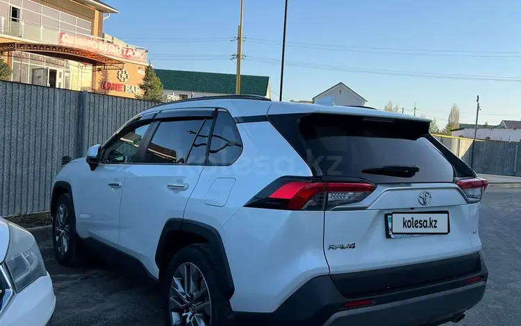 Toyota RAV4 2020 годаүшін14 000 000 тг. в Актобе