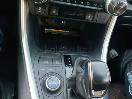 Toyota RAV4 2020 года за 14 000 000 тг. в Актобе – фото 5