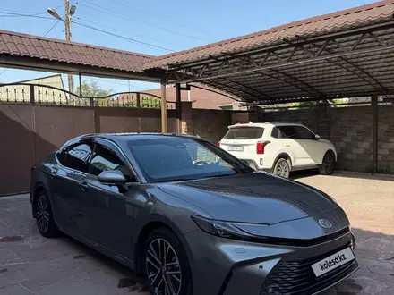 Toyota Camry 2025 года за 24 200 000 тг. в Тараз – фото 2