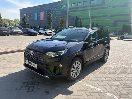 Toyota RAV4 2020 года за 13 800 000 тг. в Алматы