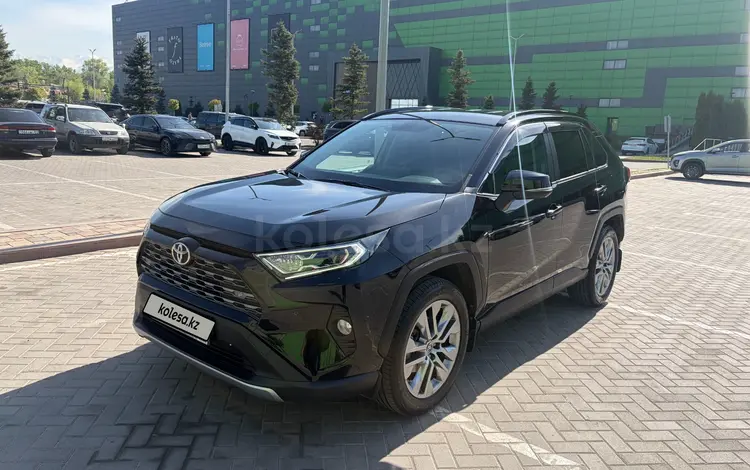 Toyota RAV4 2020 года за 13 800 000 тг. в Алматы