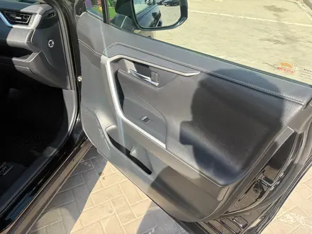 Toyota RAV4 2020 года за 13 800 000 тг. в Алматы – фото 23