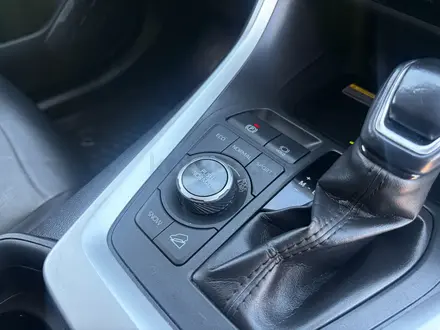 Toyota RAV4 2020 года за 13 800 000 тг. в Алматы – фото 25