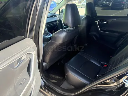 Toyota RAV4 2020 года за 13 800 000 тг. в Алматы – фото 28