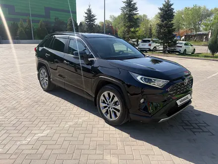 Toyota RAV4 2020 года за 13 800 000 тг. в Алматы – фото 3