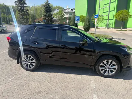 Toyota RAV4 2020 года за 13 800 000 тг. в Алматы – фото 4