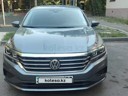 Volkswagen Passat 2020 года за 9 900 000 тг. в Алматы – фото 3