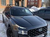 Hyundai Santa Fe 2022 года за 14 800 000 тг. в Уральск – фото 3