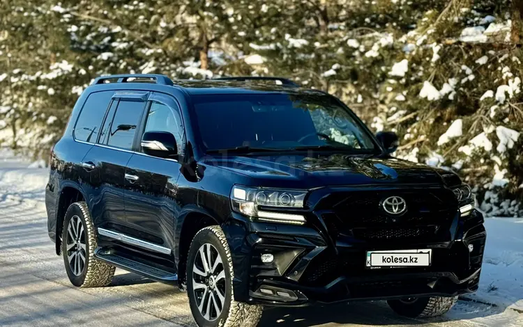 Toyota Land Cruiser 2018 года за 36 000 000 тг. в Астана