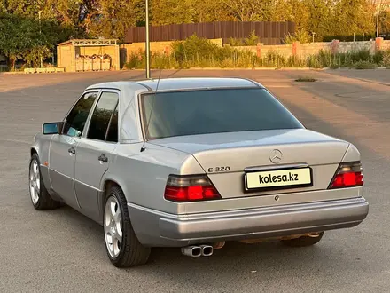 Mercedes-Benz E 320 1995 года за 3 100 000 тг. в Шымкент – фото 6