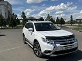 Mitsubishi Outlander 2015 года за 10 500 000 тг. в Астана
