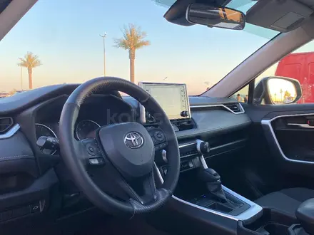 Toyota RAV4 2023 года за 17 500 000 тг. в Актау – фото 3