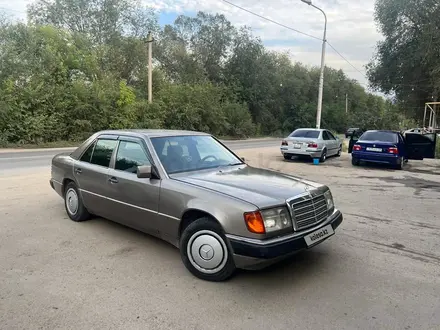 Mercedes-Benz E 230 1992 года за 1 100 000 тг. в Алматы