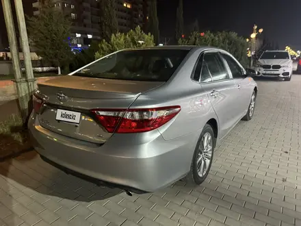 Toyota Camry 2015 года за 10 200 000 тг. в Усть-Каменогорск – фото 2