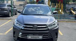 Toyota Highlander 2017 года за 16 000 000 тг. в Алматы