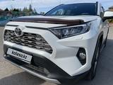 Toyota RAV4 2020 года за 19 000 000 тг. в Алматы