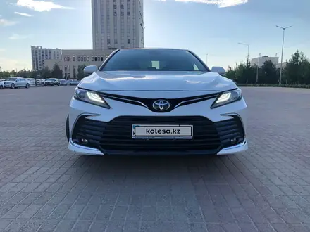 Toyota Camry 2022 года за 13 400 000 тг. в Шымкент – фото 2