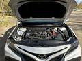 Toyota Camry 2022 года за 13 900 000 тг. в Экибастуз – фото 15