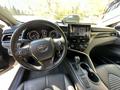 Toyota Camry 2022 года за 13 900 000 тг. в Экибастуз – фото 18