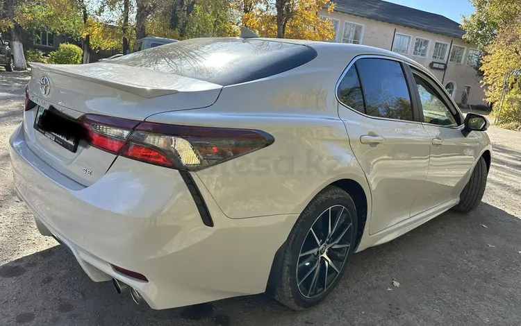 Toyota Camry 2022 года за 13 900 000 тг. в Экибастуз