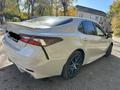 Toyota Camry 2022 года за 13 900 000 тг. в Экибастуз – фото 24
